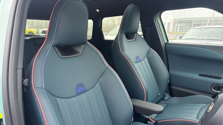 MINI Aceman 135kW E Classic 43kWh 5dr Auto Electric Hatchback